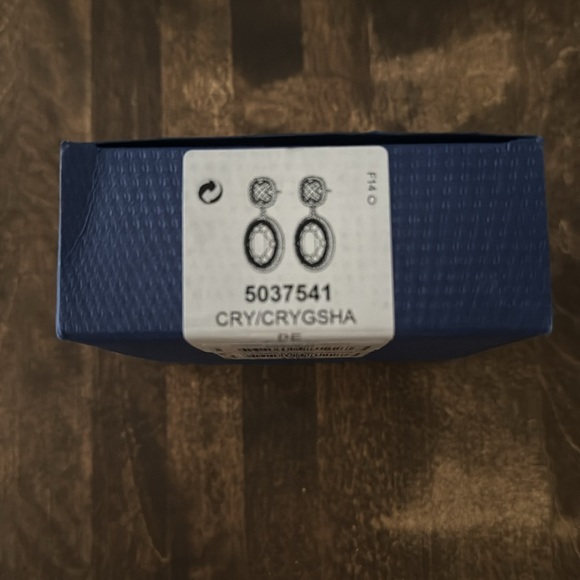 Swarovski Earrings ⭐️HP⭐️ - Picture 5 of 10